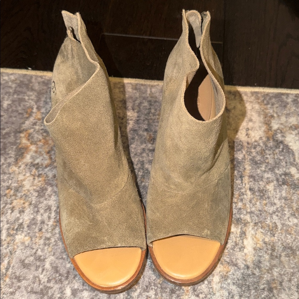 Ugg Suede Peep Toe Ankle Bootie Size 10